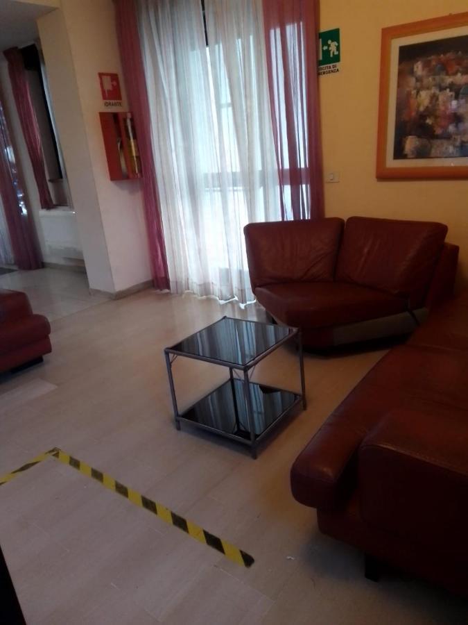 Campus Hotel Bari Exterior photo